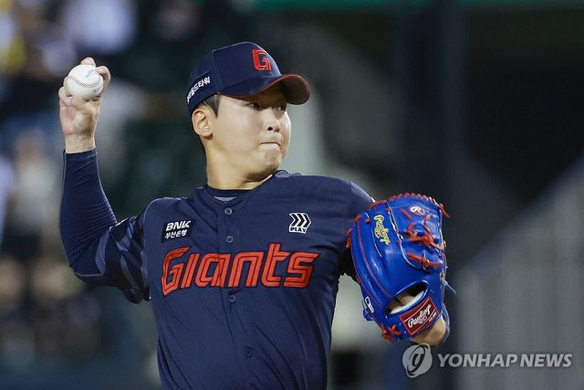 역투하는 롯데 최준용