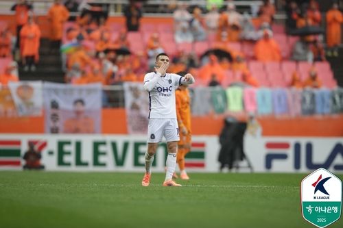 멀티골 넣은 안양 유키치