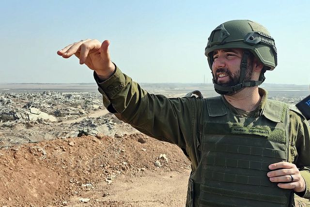 브리핑하는 이스라엘군 대변인