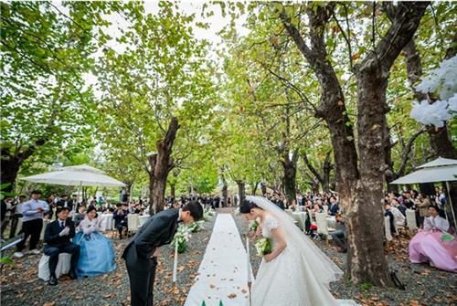 부산시민공원에서 진행된 결혼식