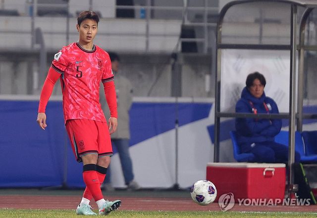 백승호를 바로 보는 홍명보 대표팀 감독