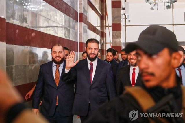 시리아의 아메드 알샤라 임시대통령