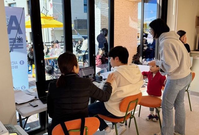 AI 사진 복원 및 영상 재현 체험존