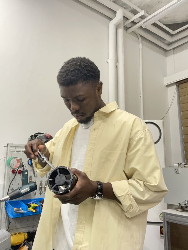 연구실에서 근무하는 하루나 함자씨 