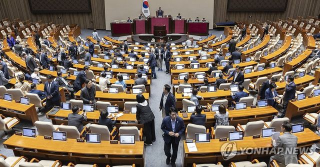 국회 증언·감정법 상정, 국힘 필리버스터에 본회의장 떠나는 민주당