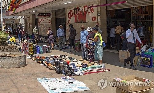 2023년 9월 짐바브웨 수도 하라레의 노점상들