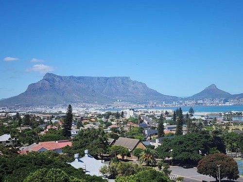 2025년 1월 남아공 케이프타운의 테이블마운틴과 라이언헤드(우측) 전경