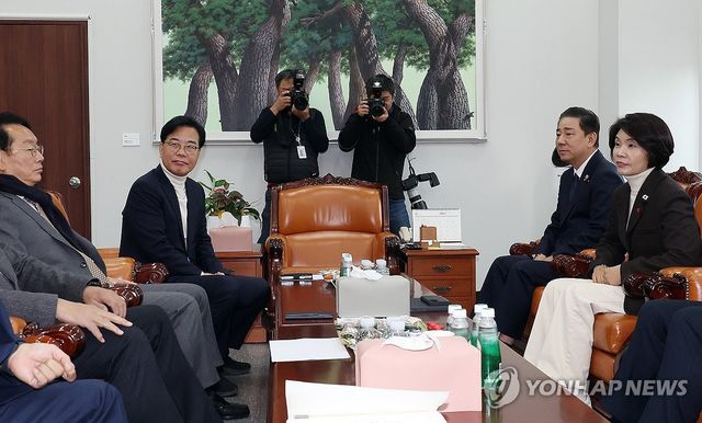 양당 원내대표 회동