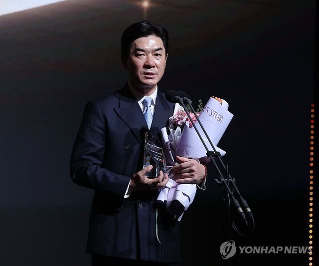 K리그2 감독상 받은 인천 윤정환 감독