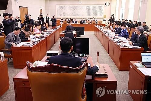 법사소위 '윤석열·김건희 사건 전담 재판부' 설치법 등 심사