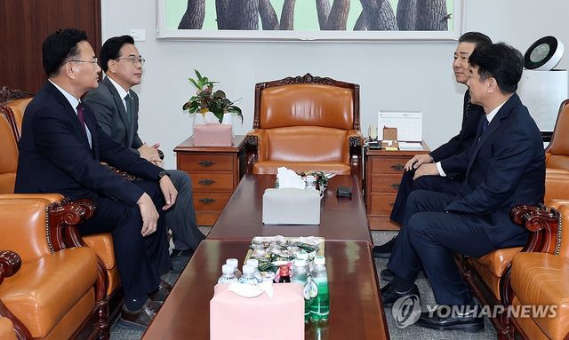 예산안 두고 추가 협상 나선 여아