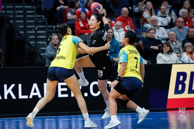 카자흐스탄전에서 공격을 시도하는 김다영(가운데)