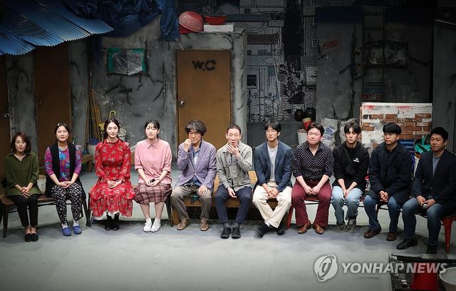 코미디 연극 '마트로시카'의 주역들