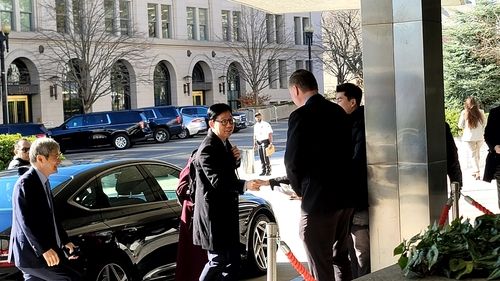 미국 국무부 청사에 입장하는 박윤주 외교1차관