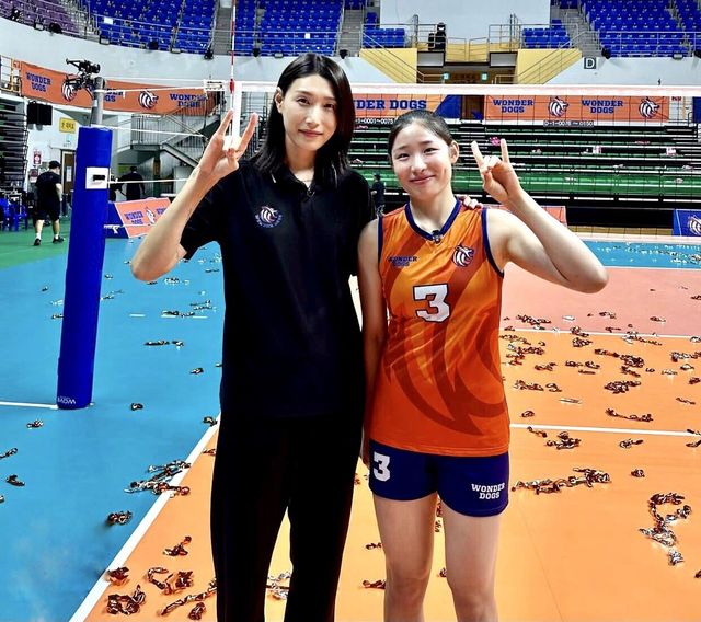 '신인감독 김연경'서 김연경 감독과 함께한 인쿠시(오른쪽)