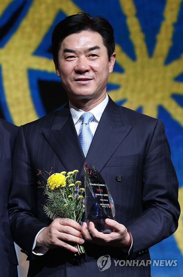 K리그2 감독상 수상한 인천 윤정환 감독