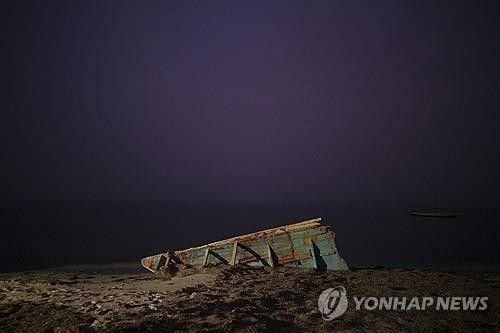 아프리카 모리타니 해안의 이주민 난파선 