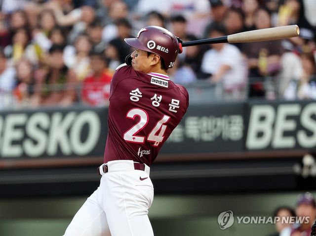 등번호 24번의 송성문