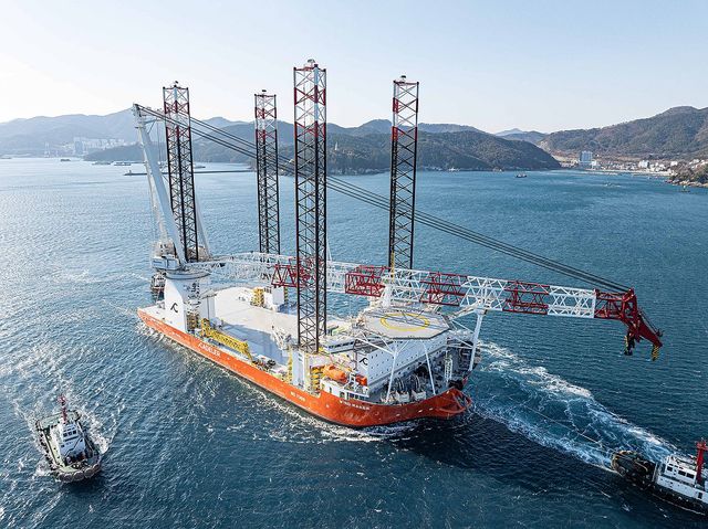 한화오션이 지난 1월 31일 인도한 대형 해상풍력발전기 설치선. [한화오션 제공. 재판매 및 DB 금지]