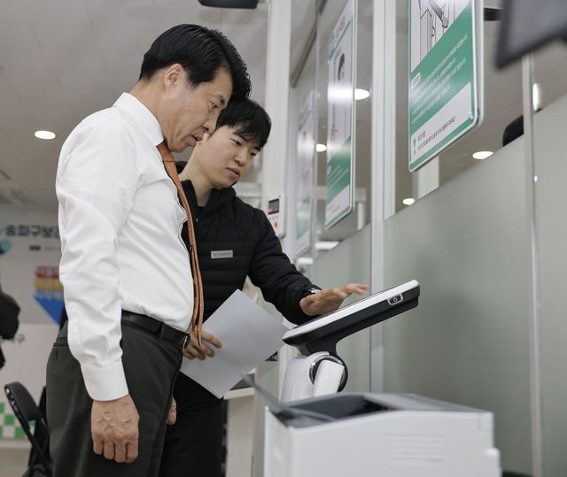 서울체력9988 송파구보건소 체력인증센터를 둘러보는 서강석 구청장