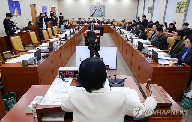 국민의힘 의원들 퇴장한 과방위 전체회의