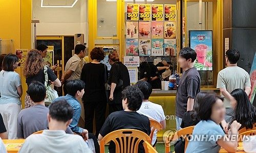 지나 6월 '아메리카노 500원 행사'로 북적이는 빽다방 점포