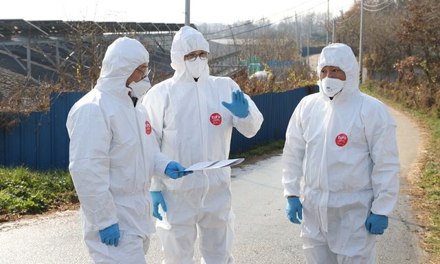 고병원성 조류인플루엔자(AI) 발생 농가 찾은 우승희 영암군수