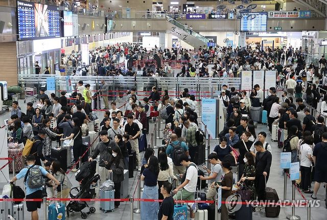 김해공항 국제선 출국장