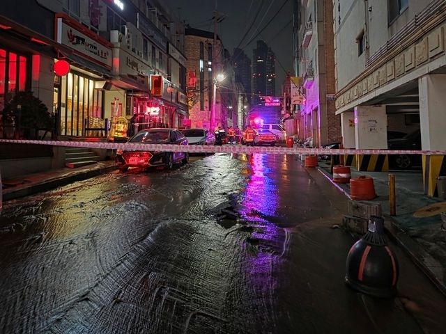 빙판길 형성된 부천 원미구 심곡동 도로 일대