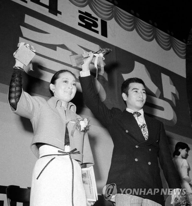 제14회 대종상 남녀주연상 수상한 김지미-하명중