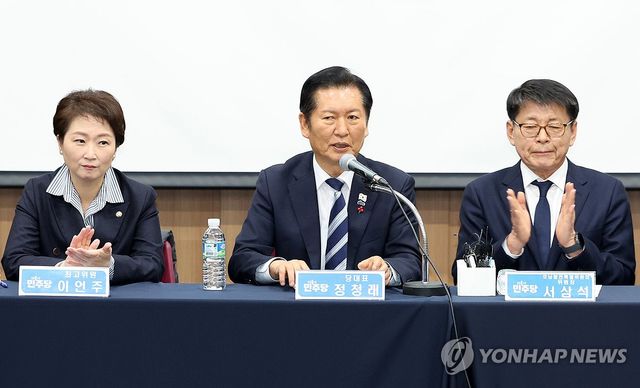 발언하는 정청래 대표