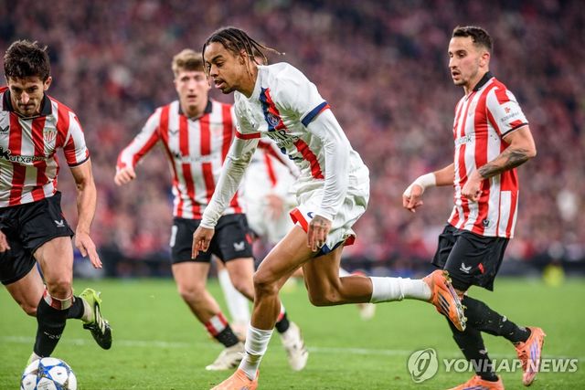 PSG와 아틀레틱의 경기 장면.