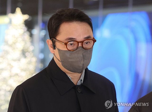 특검 출석하는 김진우씨