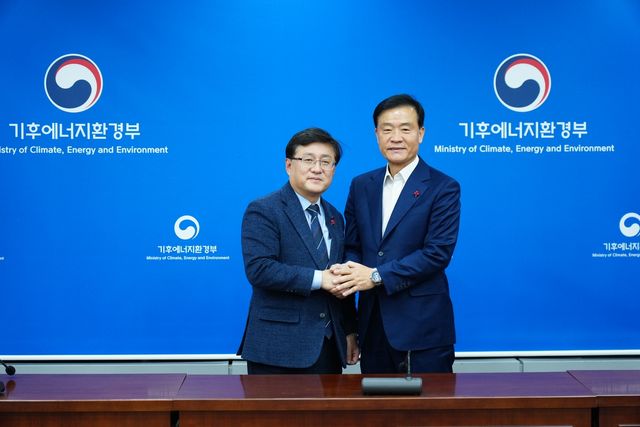 김성환 기후에너지환경부 장관과 이승로 성북구청장(오른쪽)