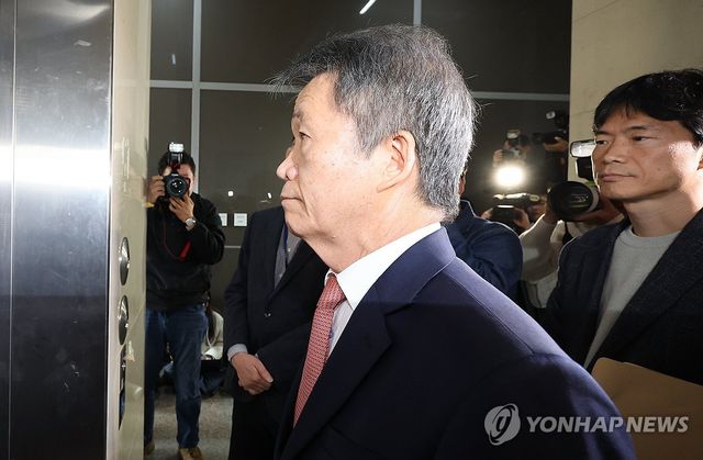 특검 출석하는 김용원 상임위원