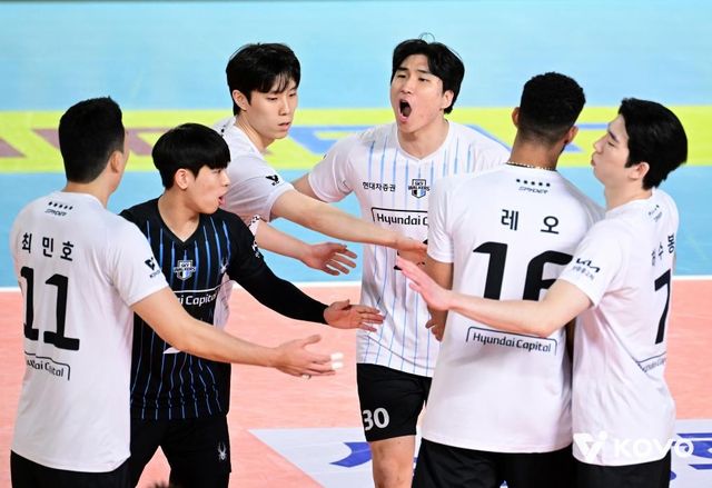 프로배구 현대캐피탈 선수단