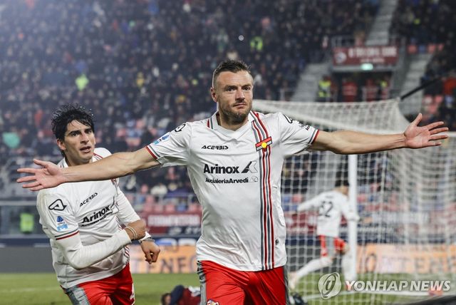 골세리머니를 펼치는 제이미 바디