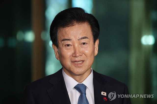 청사 도착한 정동영 장관