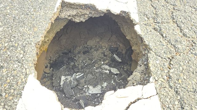 아산 도로의 싱크홀