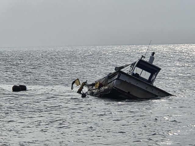 침몰하는 어선
