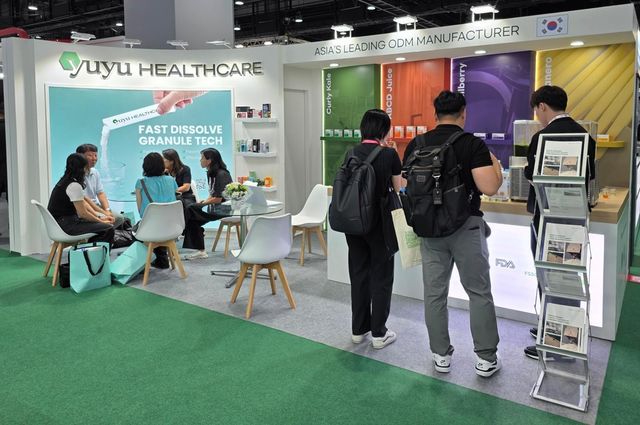 유유헬스케어 해외 박람회 현장 부스