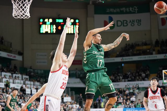 원주 DB의 이선 알바노