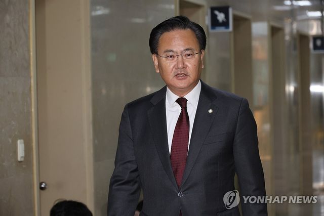 문진석 원내수석부대표 만나러 가는 유상범 원내수석부대표