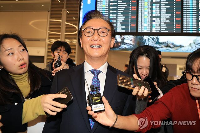 질문 받는 전재수 해양수산부 장관