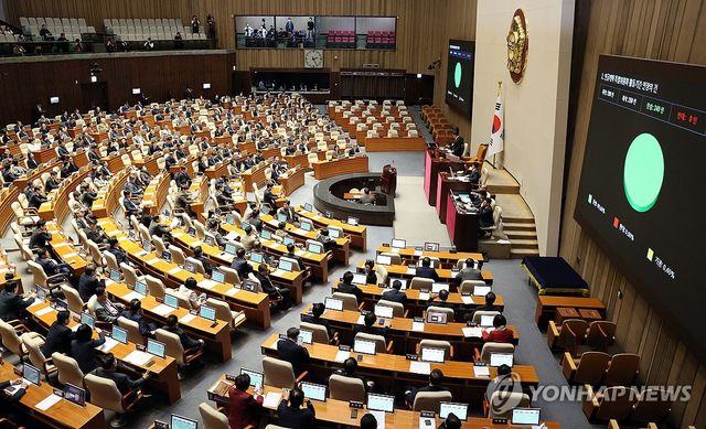 국회 연금개혁 특별위 연장 통과