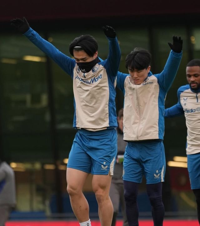 훈련하는 황인범(가운데)