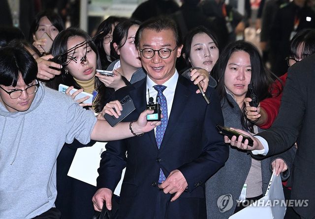 차량으로 향하는 전재수 해양수산부 장관