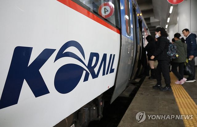 파업 유보로 정상 운행 중인 열차