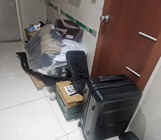 범행 다음 날 피의자 주거지에 쌓여 있던 짐들