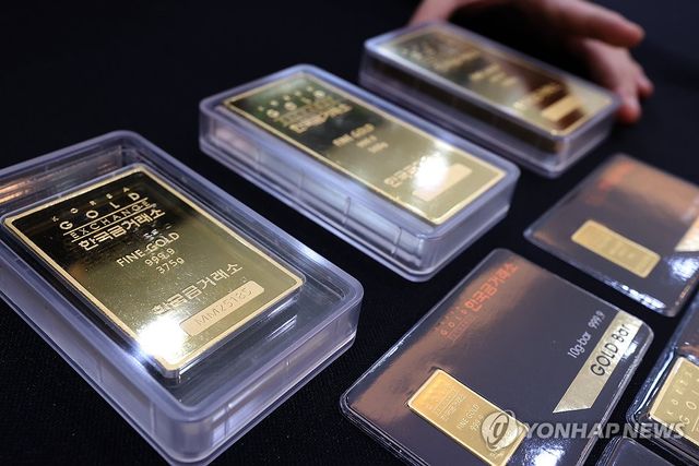 한국금거래소에 진열된 금 제품 모습. [연합뉴스 자료사진]